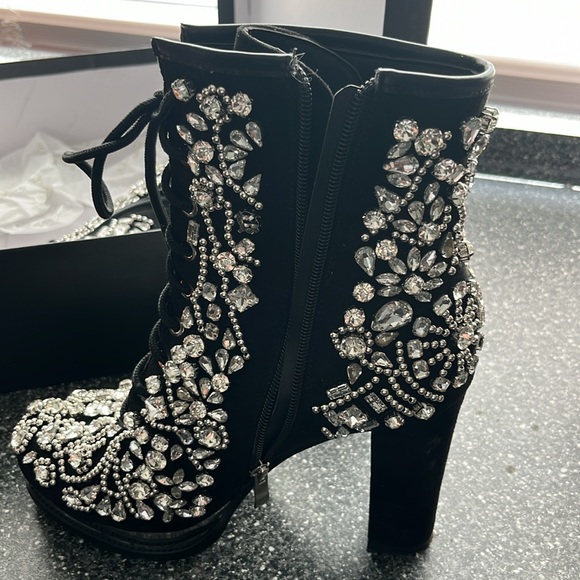 Ankle bedazzled heel boots. - Picture 3 of 10